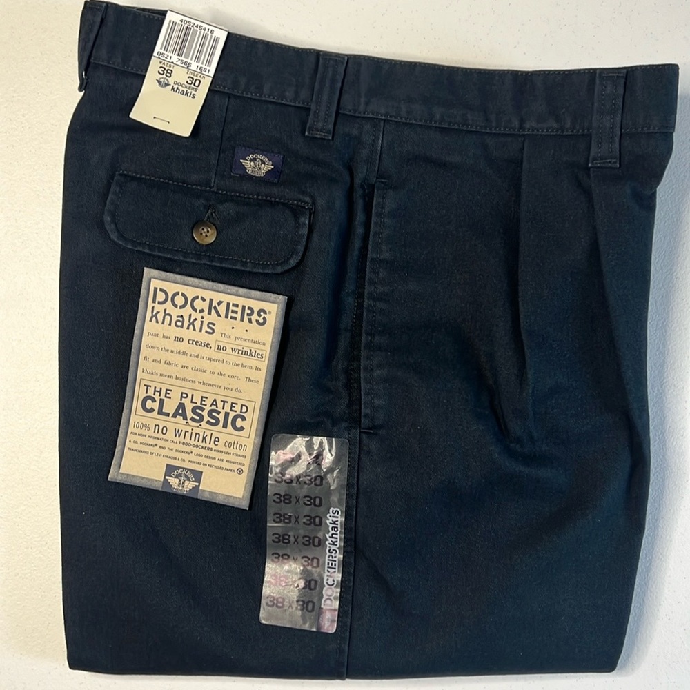 Dockers Black Khaki Pants Pleated, 100% No Wrinkle Cotton, Size 38x30 NWT